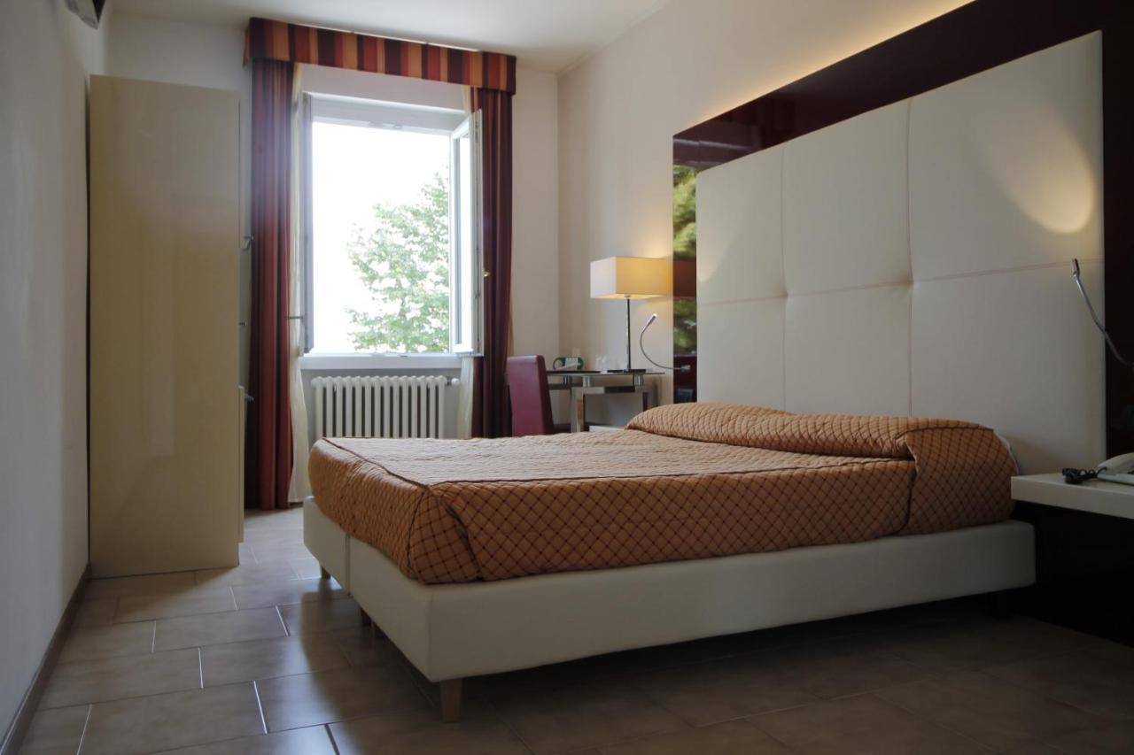 Hotel Europa Desenzano del Garda Exterior photo