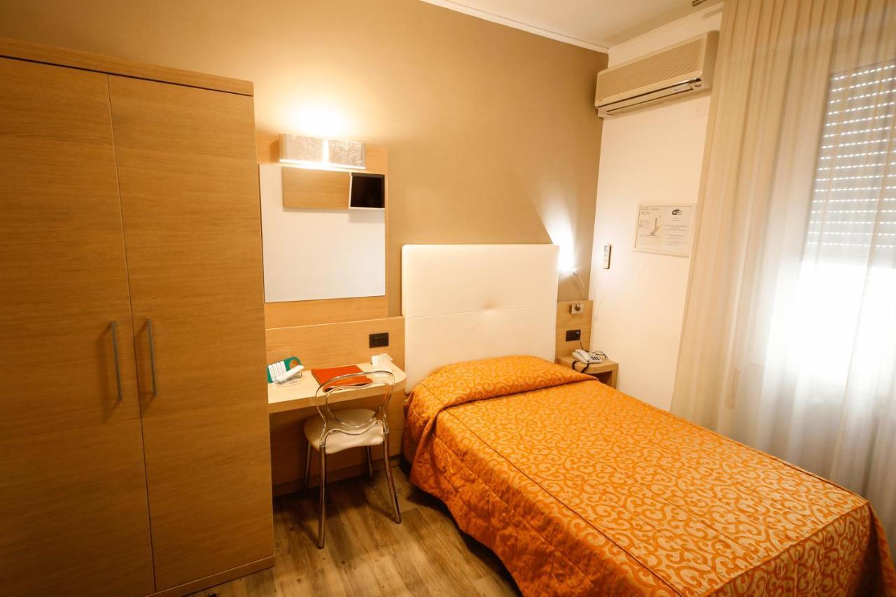 Hotel Europa Desenzano del Garda Exterior photo