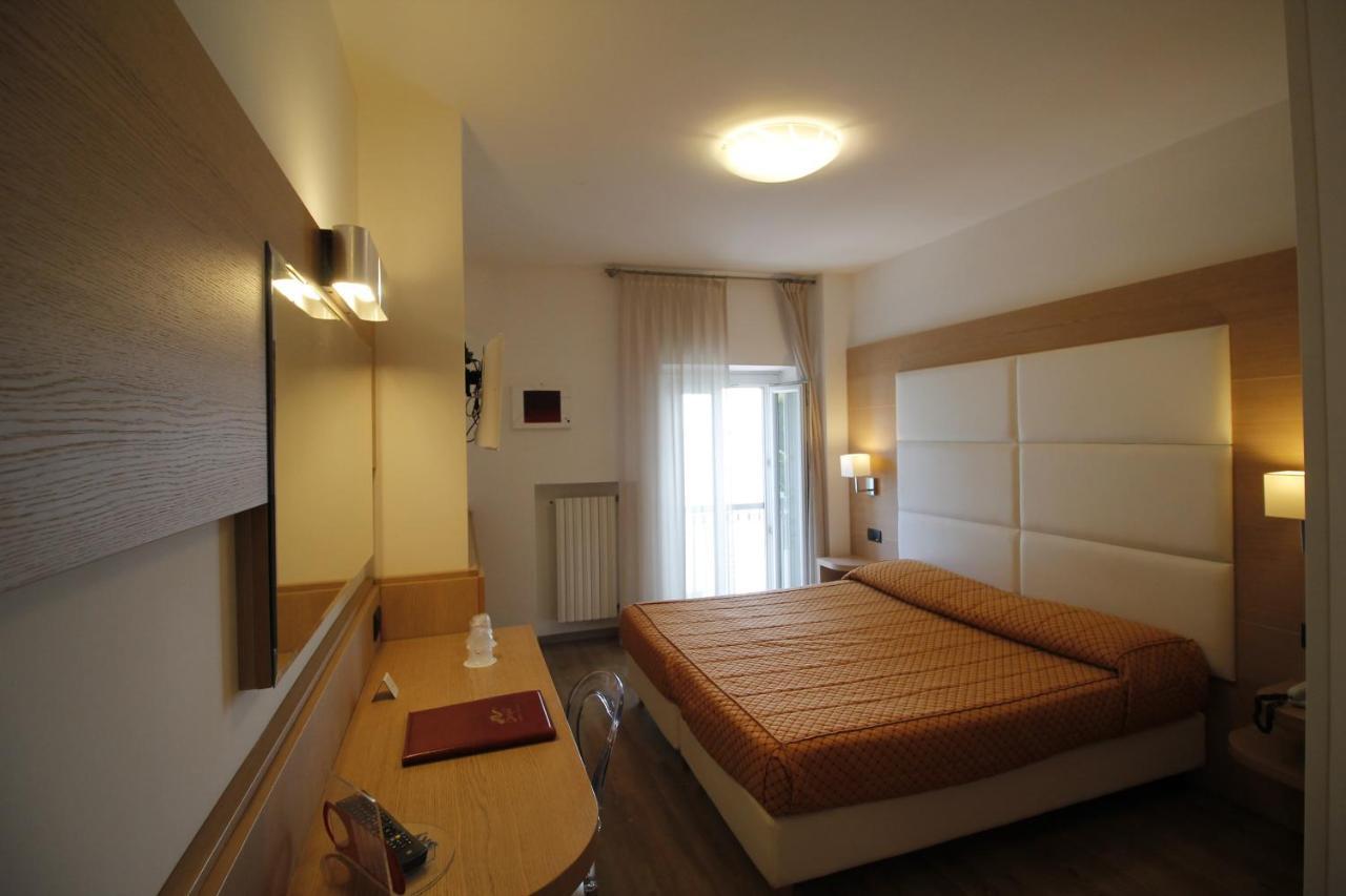 Hotel Europa Desenzano del Garda Exterior photo