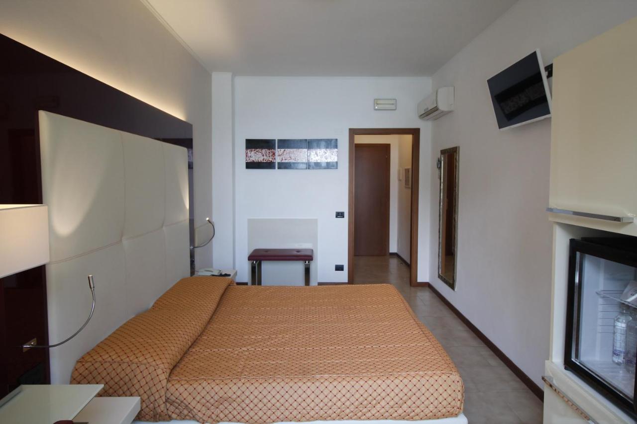 Hotel Europa Desenzano del Garda Exterior photo
