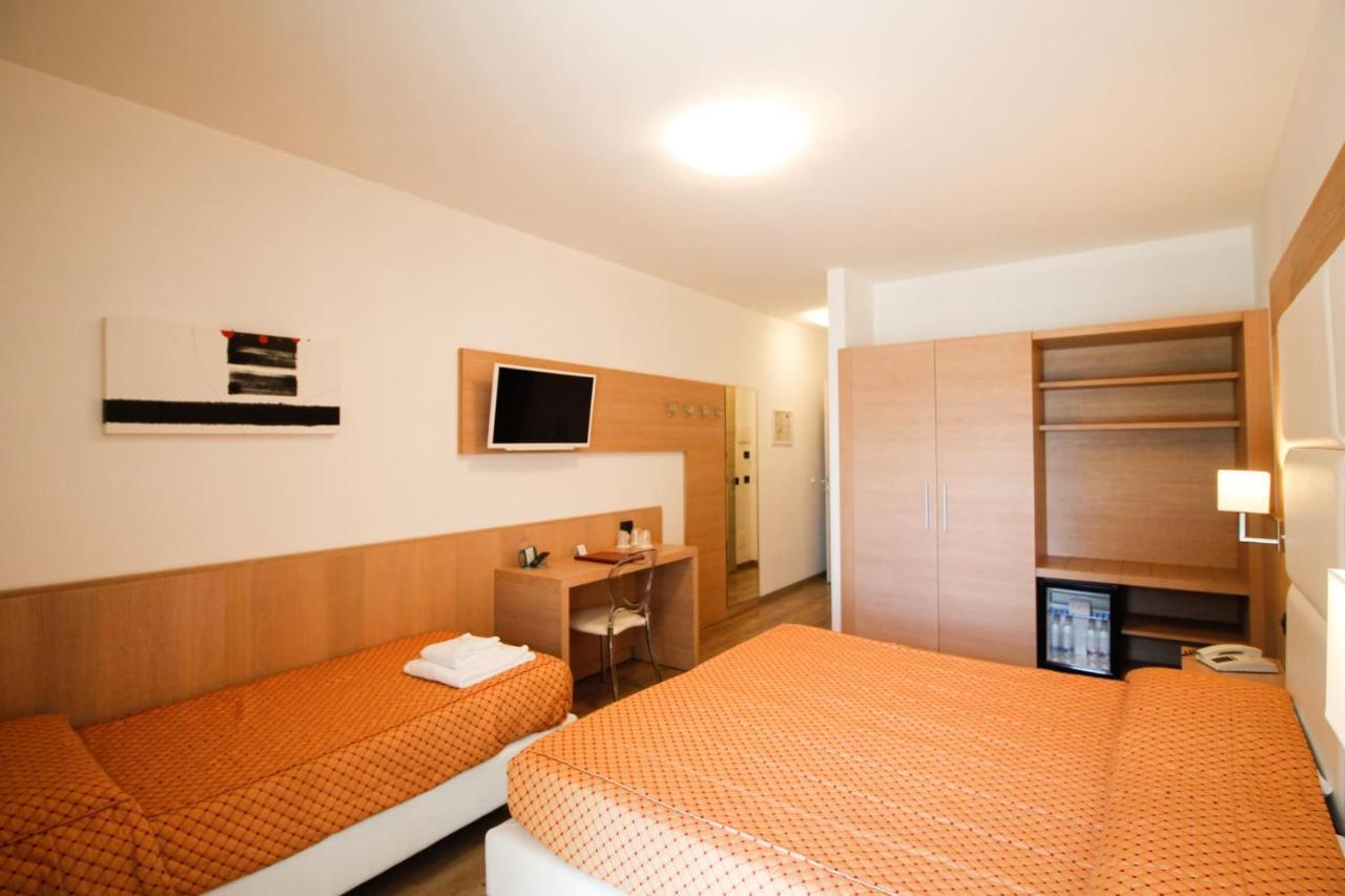 Hotel Europa Desenzano del Garda Exterior photo