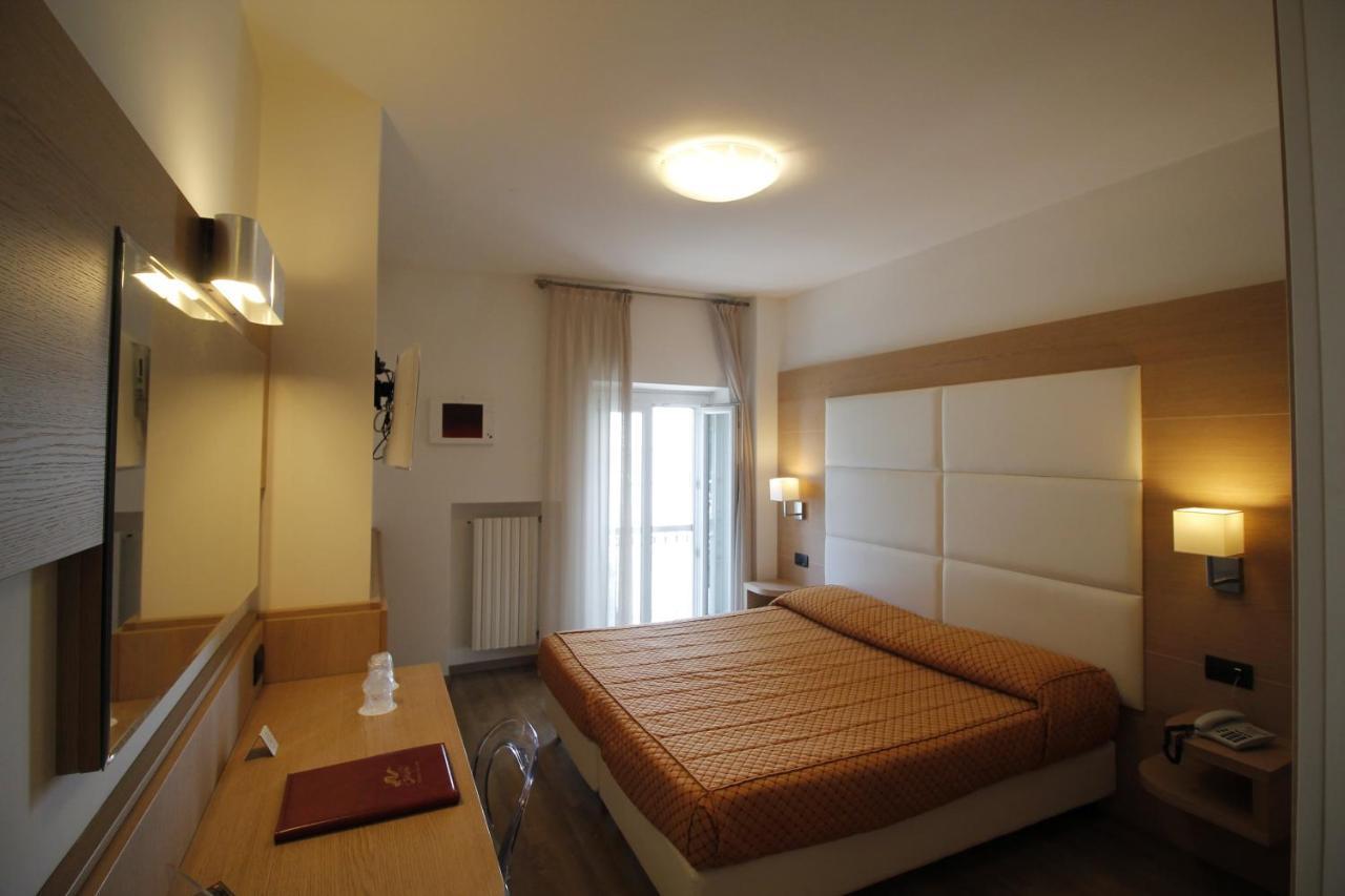 Hotel Europa Desenzano del Garda Exterior photo