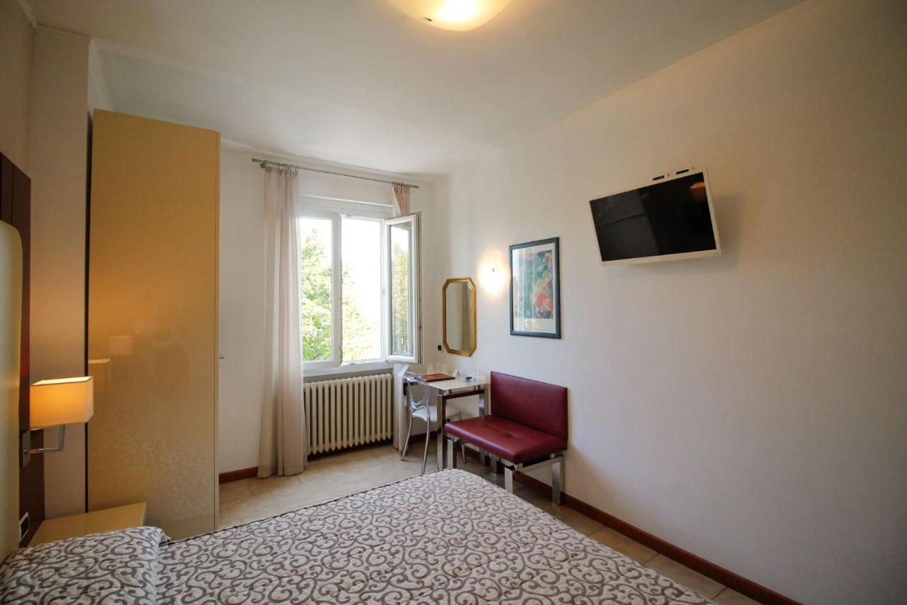 Hotel Europa Desenzano del Garda Exterior photo