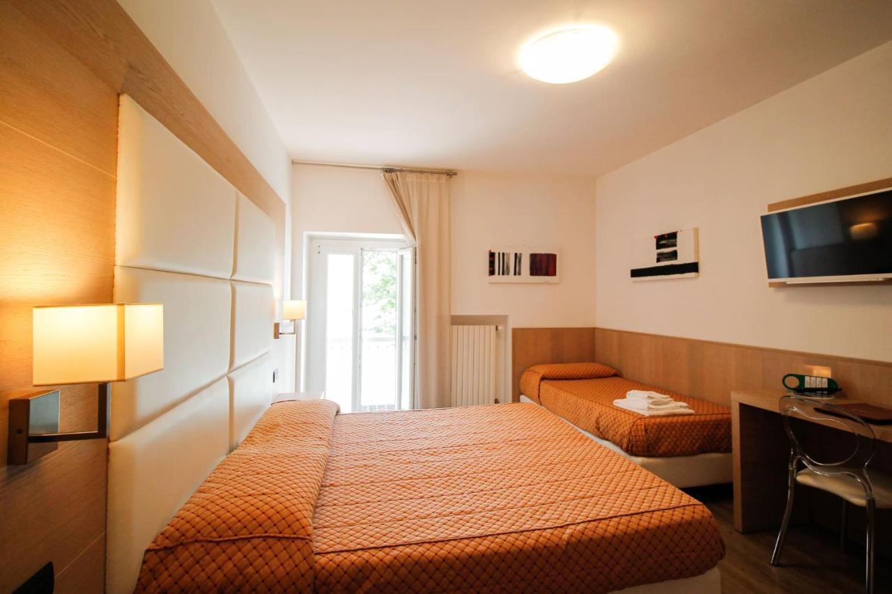 Hotel Europa Desenzano del Garda Exterior photo