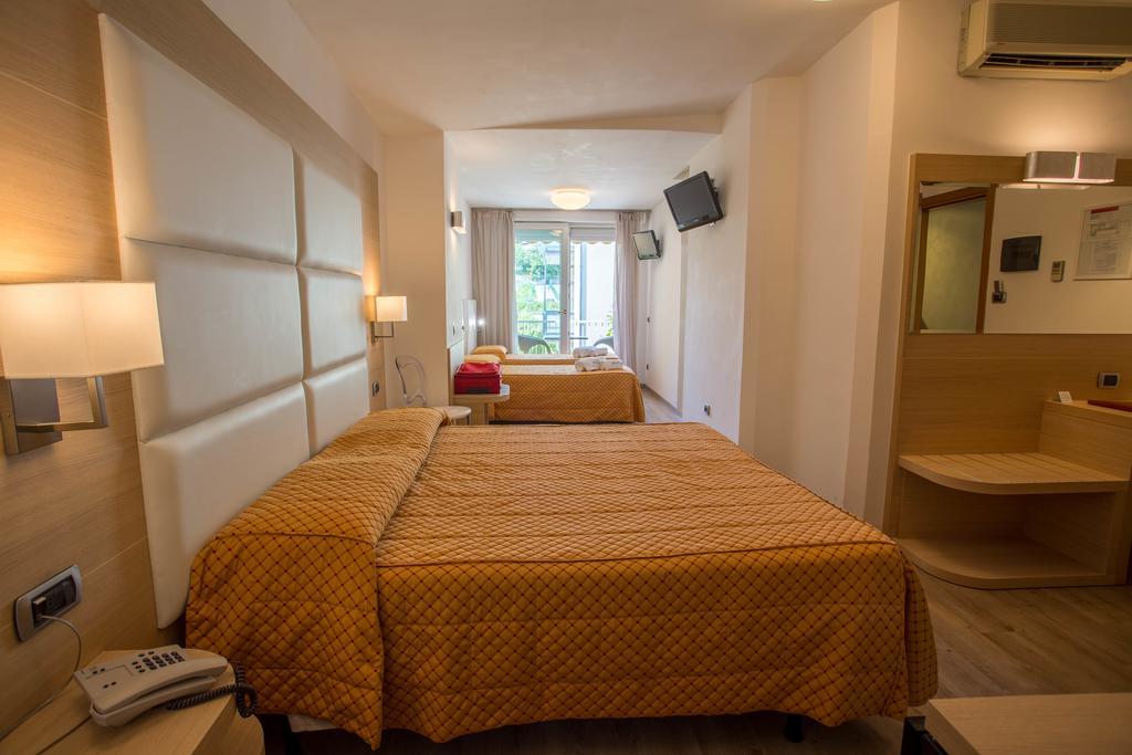 Hotel Europa Desenzano del Garda Exterior photo