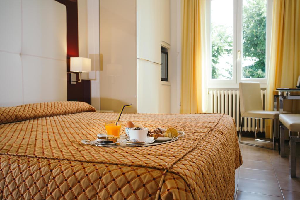 Hotel Europa Desenzano del Garda Exterior photo